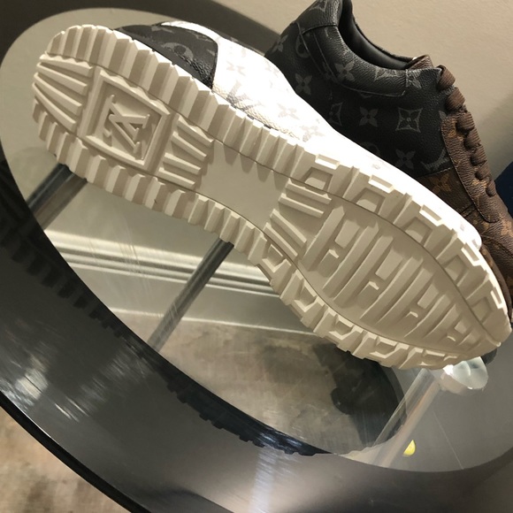 Louis Vuitton Mens Shoes - Picture 2 of 4